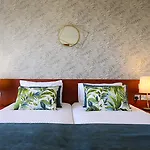 Отель Cavo Zoe Seaside