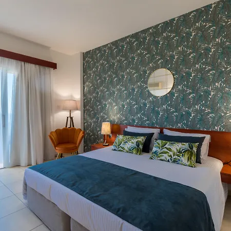 Cavo Zoe Seaside 호텔 4*