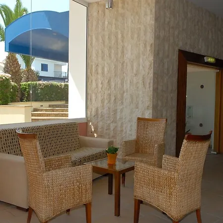 فندق آيريس بيتش 3*