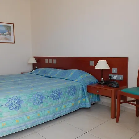 فندق فندق آيريس بيتش بروتاراس