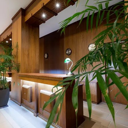 Iris Hotel 3*